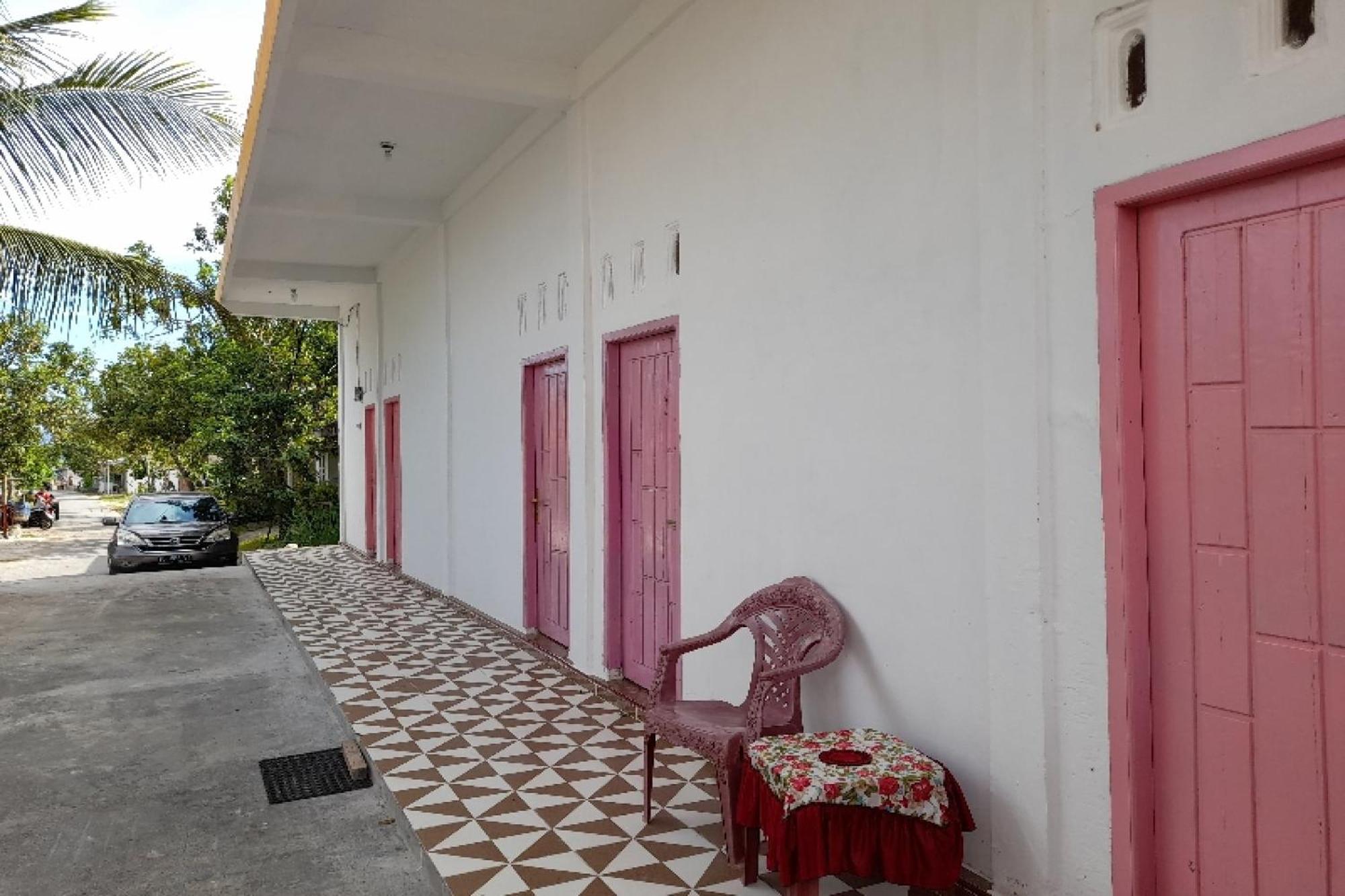 Oyo Homes 91248 Desa Wisata Banding Agung Danau Ranau エクステリア 写真
